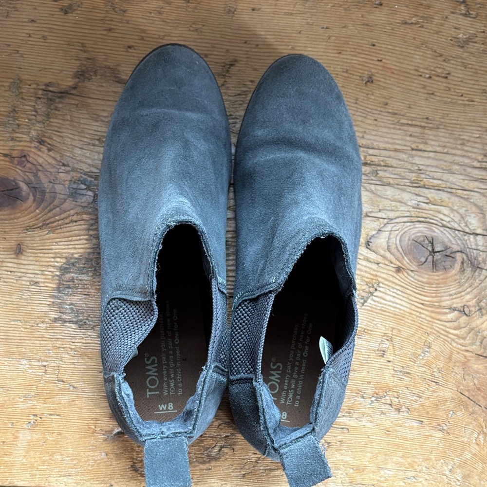 TOMS Women’s Ella Gray Suede Slip-On Chelsea Ankle Boots